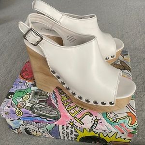 NIB Jeffrey Campbell Heeled Clogs 10